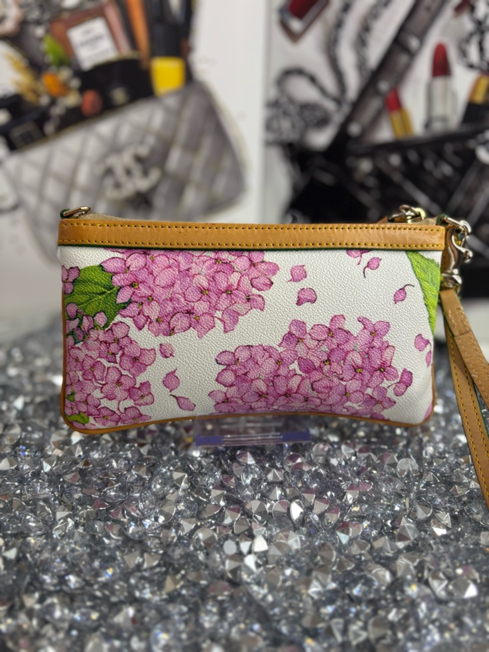Dooney & Bourke Hydrangea Monogram Medium Wristlet EUC - Picture 5 of 15